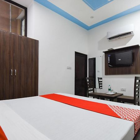 OYO 72080 Hotel Chandigarh inn Buitenkant foto