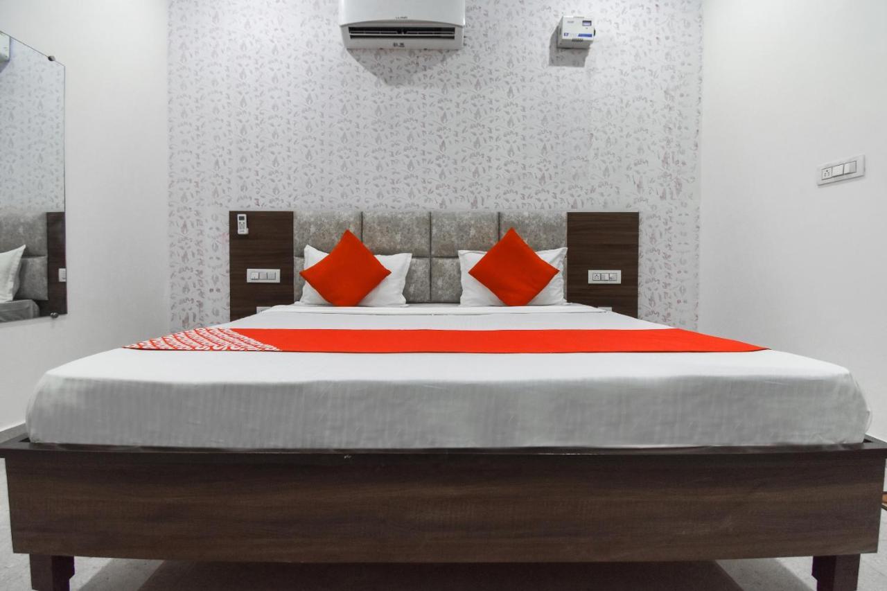 OYO 72080 Hotel Chandigarh inn Buitenkant foto