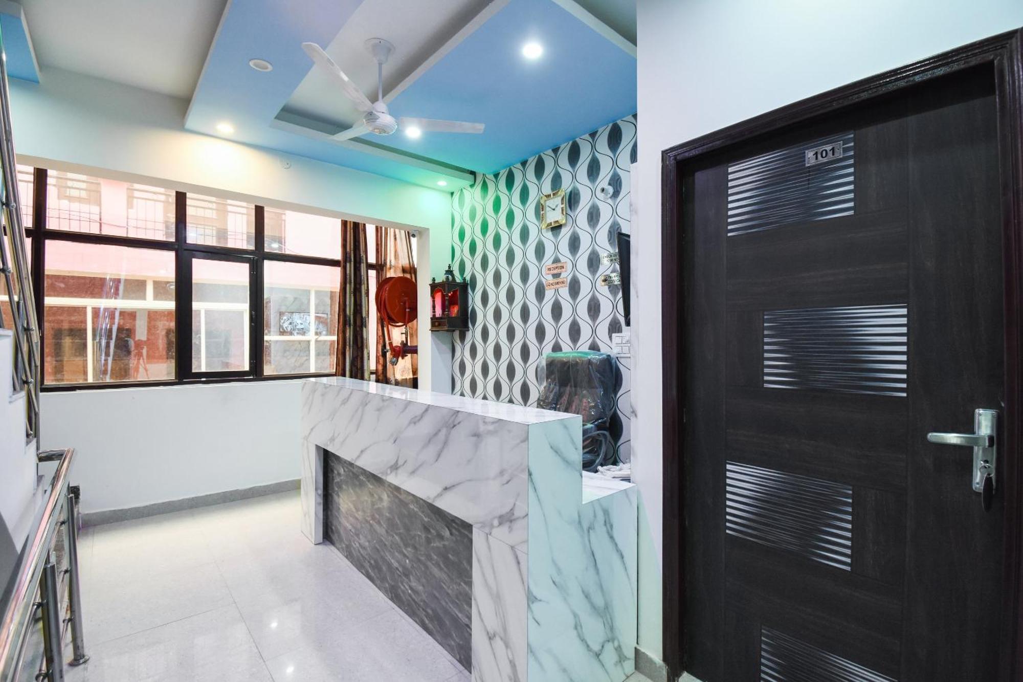OYO 72080 Hotel Chandigarh inn Buitenkant foto