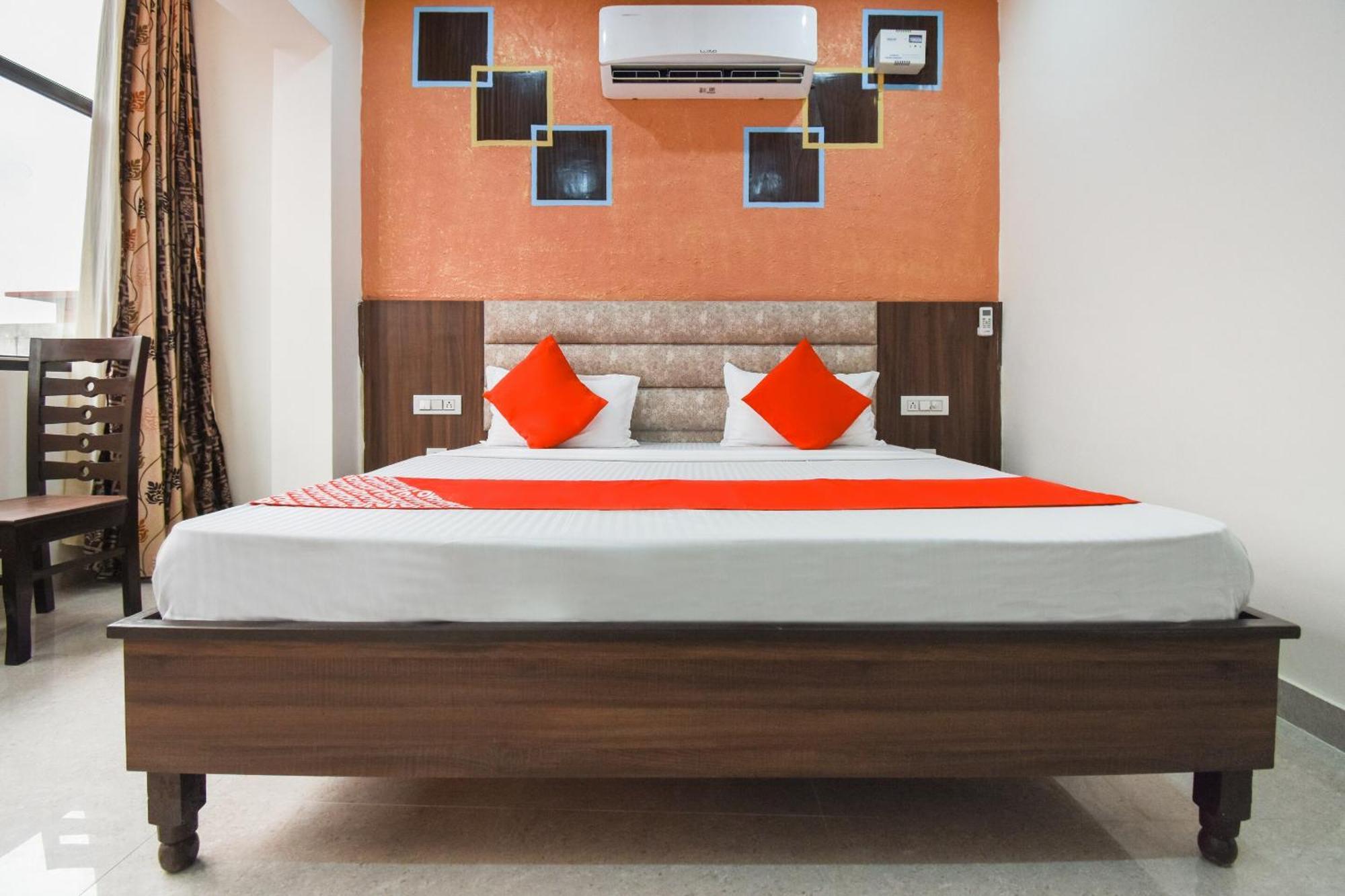 OYO 72080 Hotel Chandigarh inn Buitenkant foto