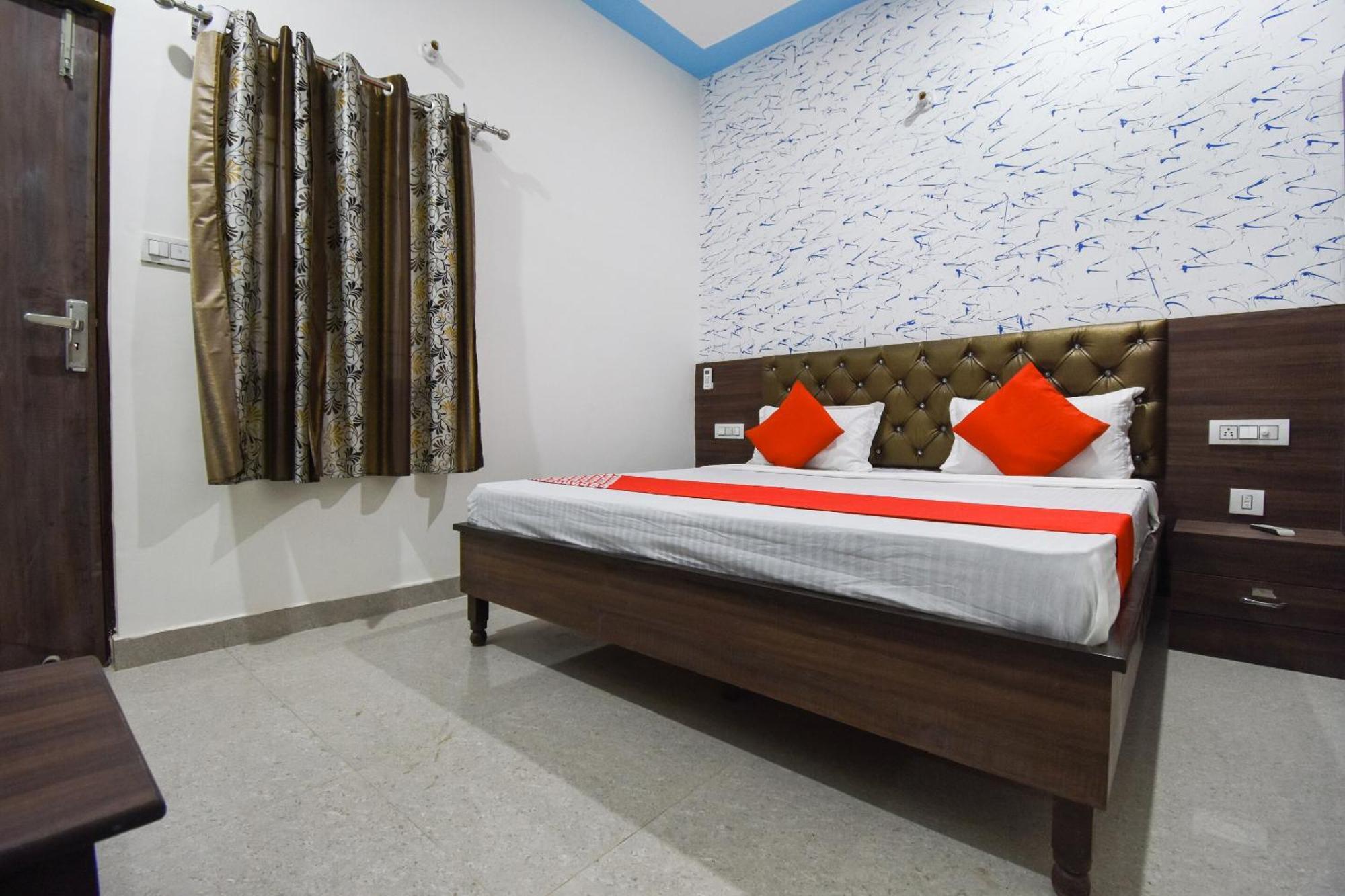 OYO 72080 Hotel Chandigarh inn Buitenkant foto