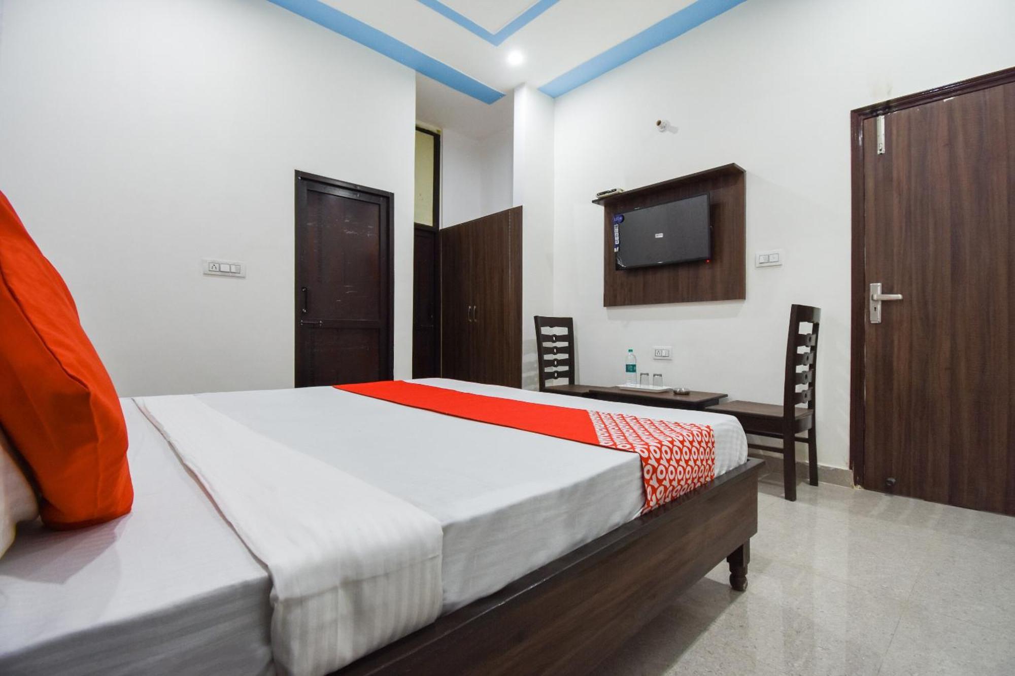 OYO 72080 Hotel Chandigarh inn Buitenkant foto