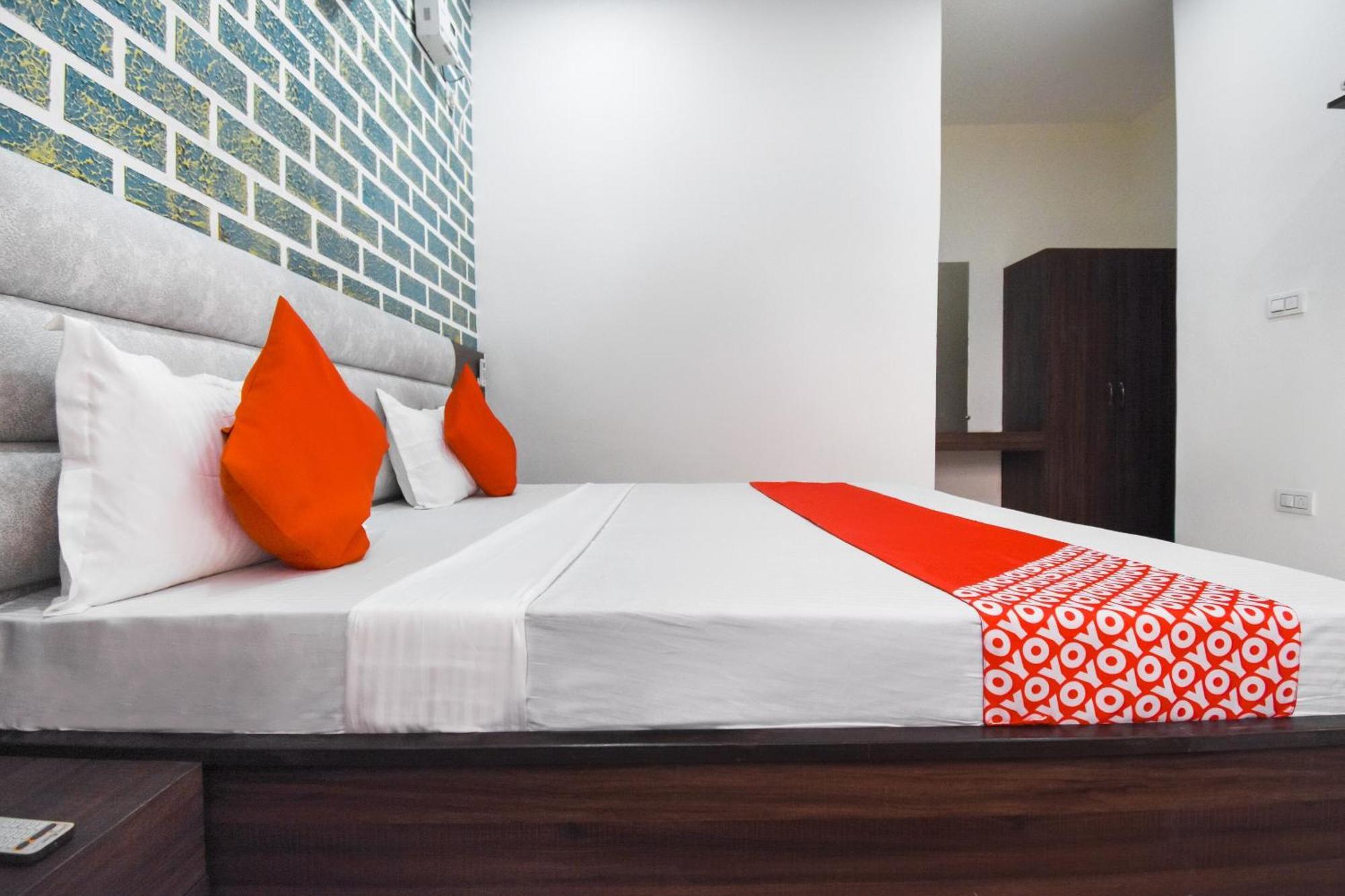 OYO 72080 Hotel Chandigarh inn Buitenkant foto