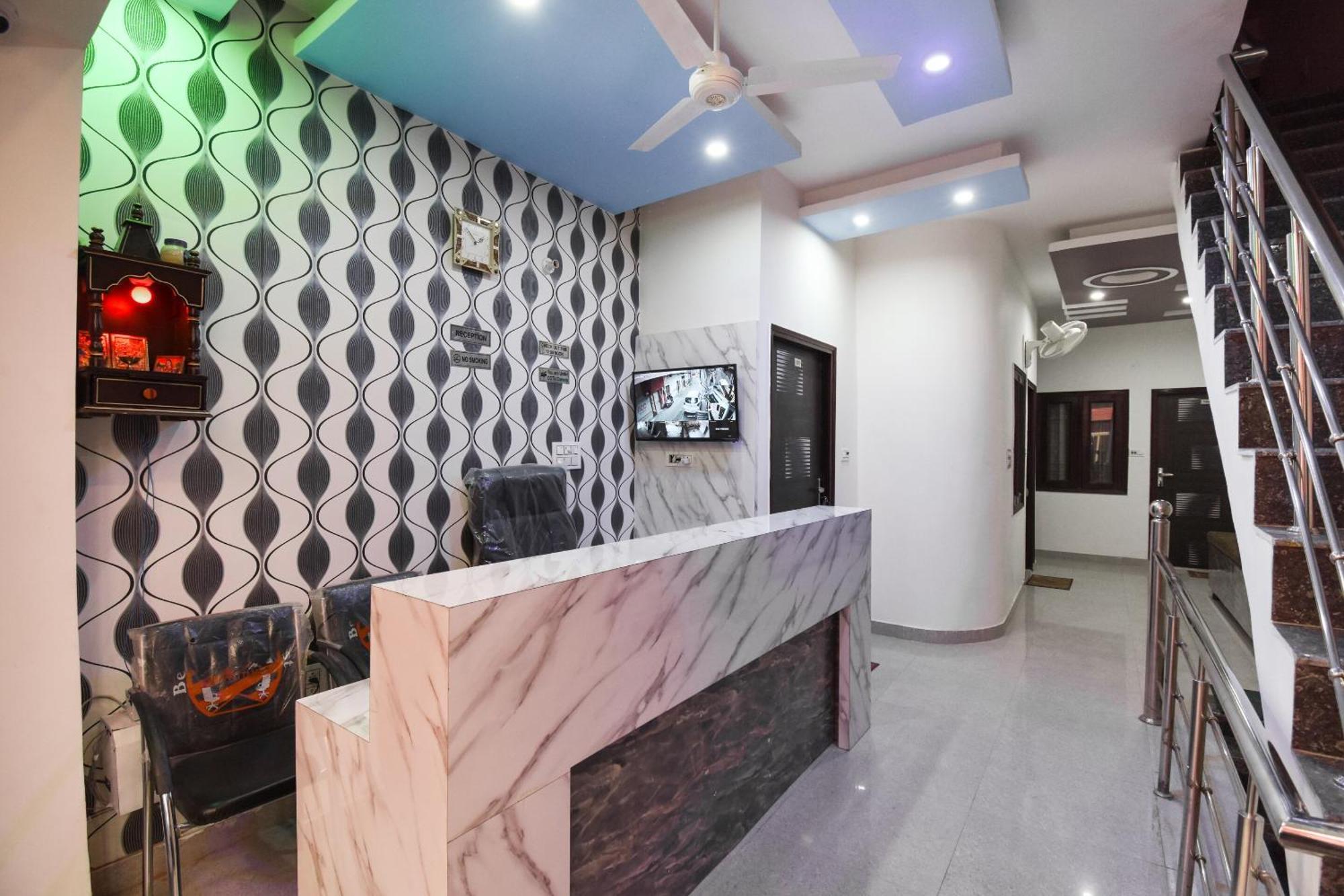 OYO 72080 Hotel Chandigarh inn Buitenkant foto