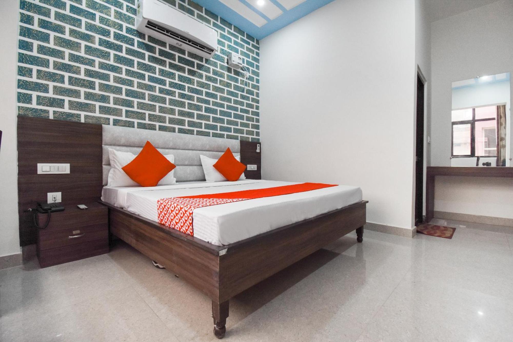 OYO 72080 Hotel Chandigarh inn Buitenkant foto