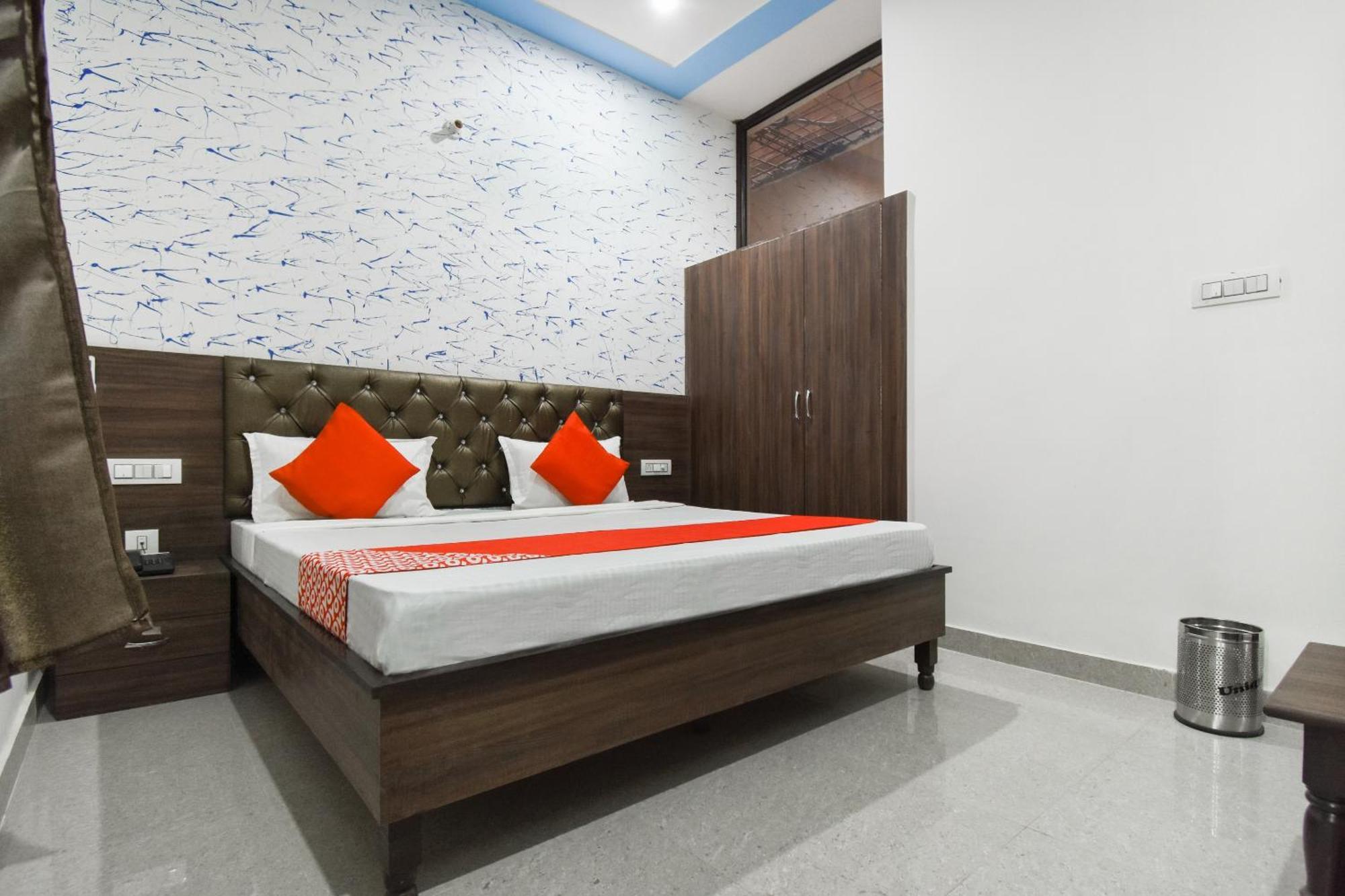 OYO 72080 Hotel Chandigarh inn Buitenkant foto
