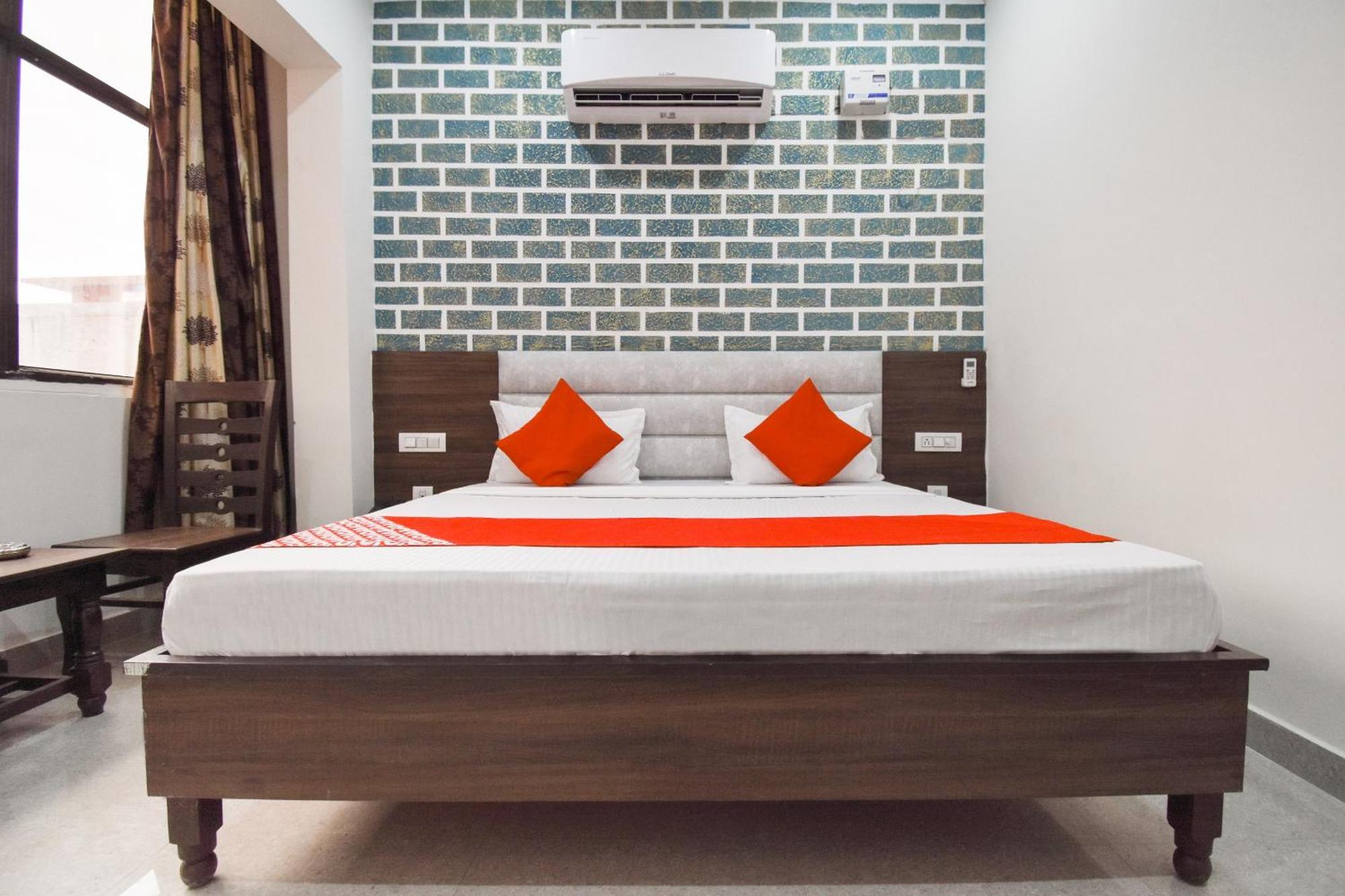 OYO 72080 Hotel Chandigarh inn Buitenkant foto