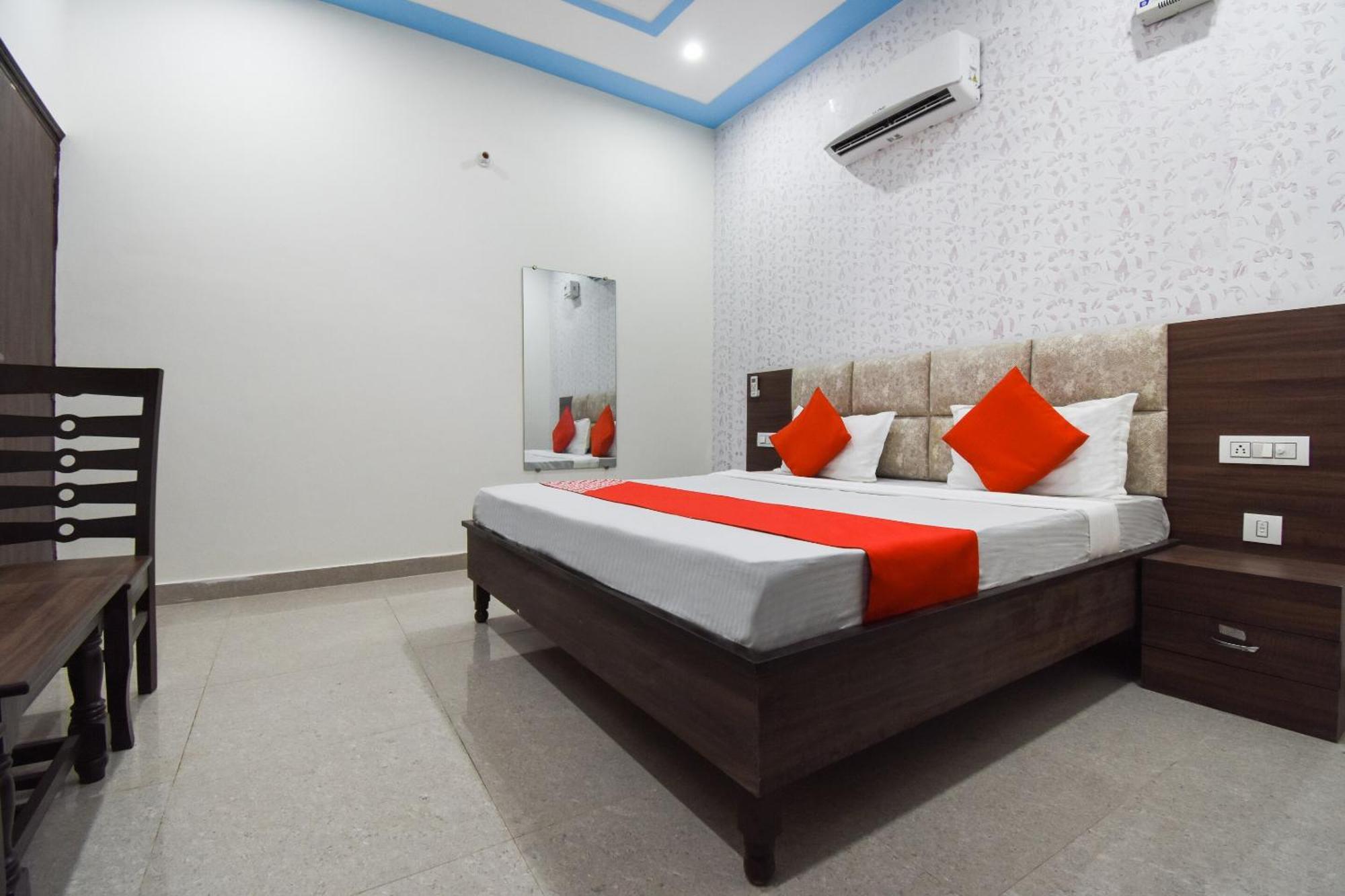 OYO 72080 Hotel Chandigarh inn Buitenkant foto