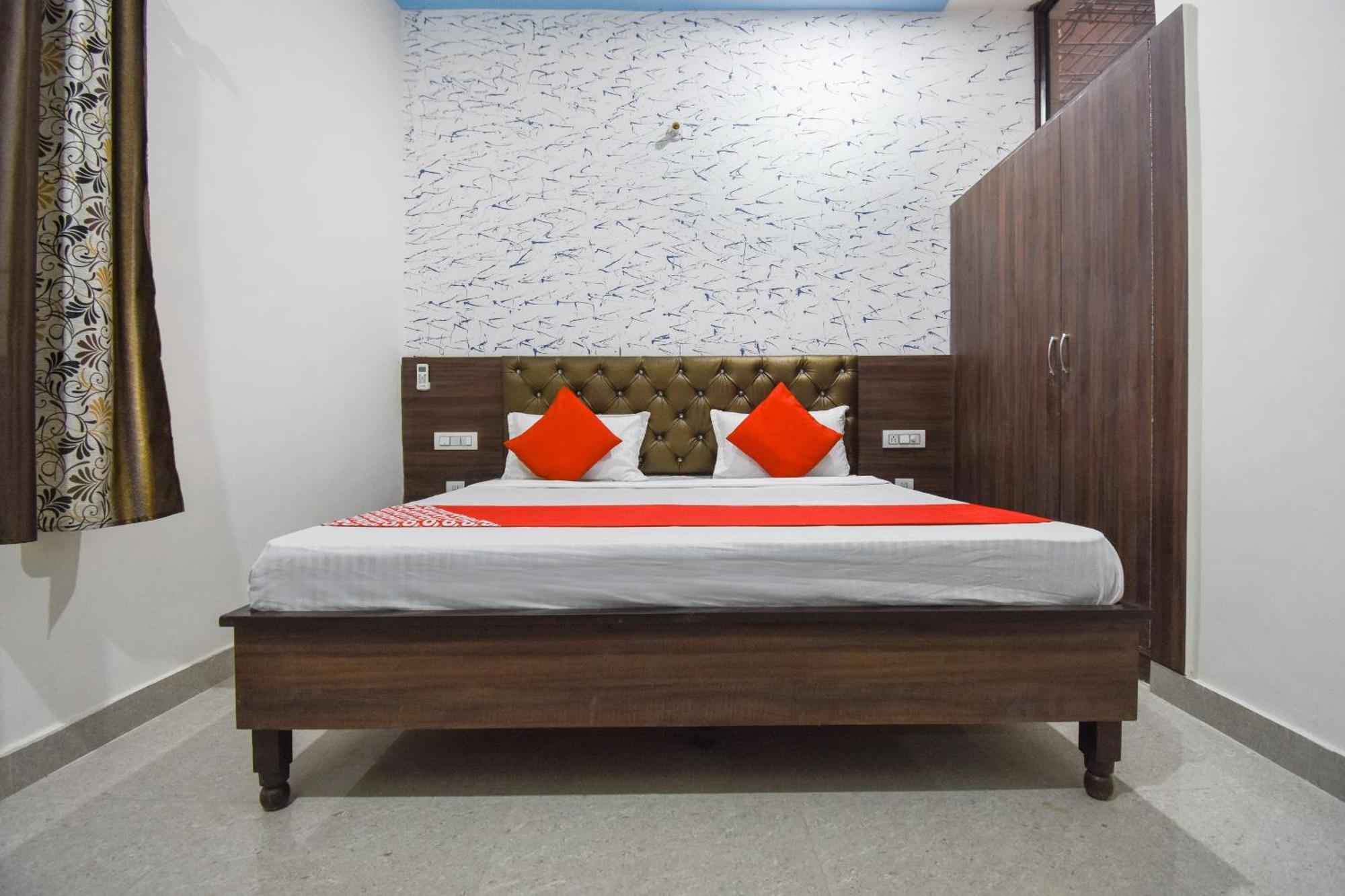 OYO 72080 Hotel Chandigarh inn Buitenkant foto